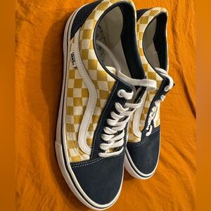 Van’s men’s size 12, checkered